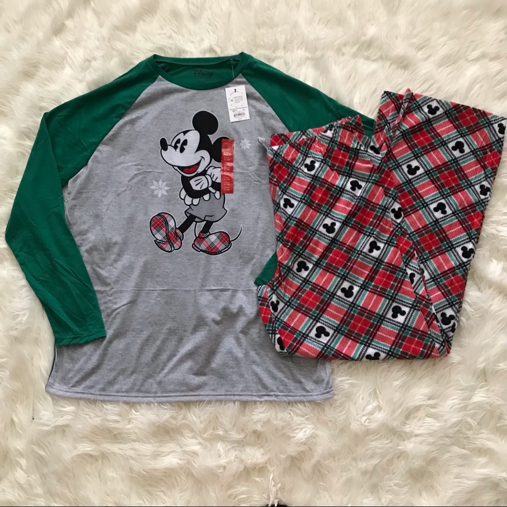 NWT Disney Jammies for your Families Men 2-Piece Pajama Set

Size - Large